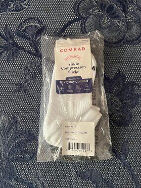NEW in package Comrad Ankle Compression Socks White size small